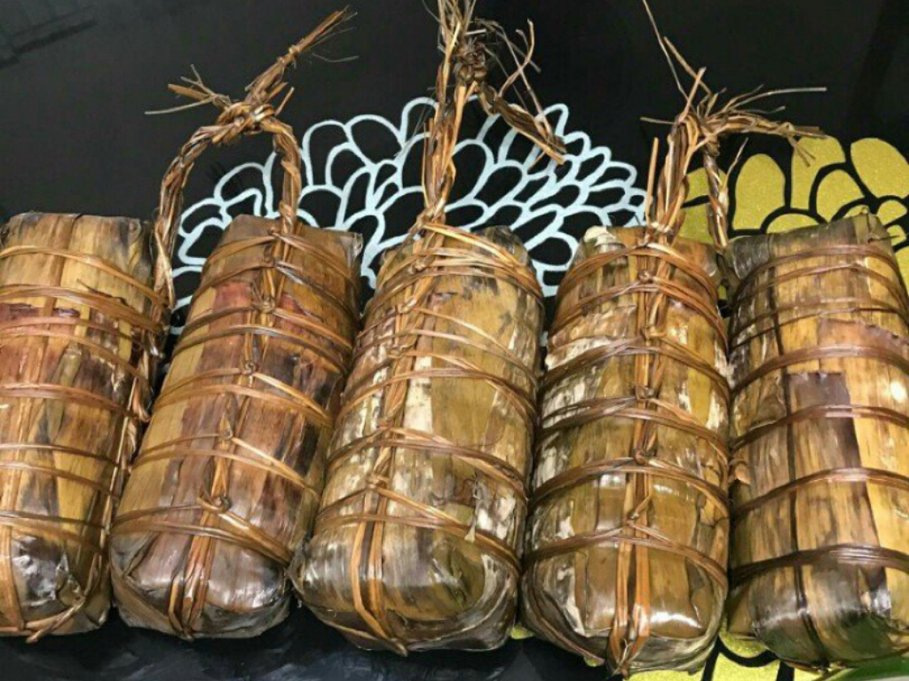 bánh tét Trà Cuôn, Trà Vinh, lá cẩm, chuối, ba màu, ngũ sắc 1kg 