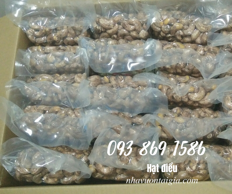 Cơ Sở sản hạt điều sản xuất hạt điều rang muối Bình Phước, Hạt điều tươi Bình Phước  Hạt điều Bình Phước rang muối Các loại sản phẩm rang muối, hạt điều Bình Phước được nhiều người biết đến do hạt ngon, chắc nặng và được đầu tư trồng điều lâu năm từ hồi còn tỉnh Sông Bé. Hạt điều Bình Phước khá nổi tiếng vì ở đây trồng cây điều rất nhiều, có thể nói số lượng lớn nhất cả nước. Khắp Việt Nam còn nhiều nơi khác cũng trồng điều như Đồng Nai, Bình Dương, Daklak, Quảng Ngãi,… với diện tích khiêm tốn hơn. Nếu cùng một nơi chế biến thì hạt được thu hoạch dù trồng ở đâu ăn vào cũng thấy giống y như nhau. cho nên nói rằng hạt điều Bình Phước nổi tiếng vì ngon nhất là chưa chính xác.  Hạt điều được thu hoạch mỗi năm một lần vào dịp Tết âm lịch, kéo dài khoảng 3 tháng đầu năm, nếu bạn đi Bình Phước sẽ thấy không khí rất rộn ràng, tiếng cười, tiếng xe vận tải nhộn nhịp.  Danh sách các công ty huyên sản xuất điều nhân trắng và bán lại cho các công ty lớn để xuất sang Mỹ, EU, Trung Đông… Khi thị trường điều xuất khẩu bắt đầu sôi động. Bên cạnh việc sản xuất điều nhân, chúng tôi còn phát triển thêm hạt điều rang muối với công thức riêng, theo hướng rang sạch, truyền thống, không chất bảo quản. Mong muốn mang Hạt điều rang muối – Đặc sản Bình Phước, đến người tiêu dùng. Vì thế, chúng tôi rất cần sự hợp tác của quý khách hàng, đại lý trên cả trong và ngoài nước.  Công ty hạt điều Phú Quang, Chuyên sản xuất, chế biến và xuất khẩu hạt điều tại Bình Phước, cung cấp các mặt hàng hạt điều, rang bóc vỏ, vỏ lụa, nhân sống.  Công ty sản xuất hạt điều uy tín có tiếng trong việc đưa điều thành phẩm đến người tiêu dùng, siêu thị, đại lý, bán hàng hạt điều Online, xuất khẩu hạt điều.  CÔNG TY HẠT ĐIỀU PHÚ QUANG  Địa chỉ: Thôn Nhơn Hòa 1, Phường Sơn Giang, Phước Long, Bình Phước  Xưởng hạt điều  CÔNG TY CỔ PHẦN K HOUSE  cung cấp điều thượng phẩm từ Bình Phước: Hạt điều Bình Phước rang muối, hạt điều rang bơ, hạt điều sả chanh, hạt điều .  -Tổ 1,Khu Phước Sơn, Phường Phước Bình, Thị xã Phước Long, Tỉnh Bình Phước, Việt Nam  CÔNG TY TNHH MTV BAZAN Thôn 7, Xã Thống Nhất, Huyện Bù Đăng, Bình Phước  Cung cấp, bán sỉ lẻ Hạt điều rang muối ngon giá rẻ tại TP.HCM, mua hạt điều xuất khẩu loại 1 làm quà biếu dịp lễ, Tết hoặc dùng trong gia đình  CÔNG TY CỔ PHẦN NÔNG NGHIỆP HUỲNH GIA Yên Thế, phường 2, quận Tân Bình, TP.HCM    Hạt điều Bình Phước có thể đáp ứng hầu hết các sản phẩm nếu khách hàng yêu cầu, từ hạt điều thô, hạt điều nhân sống, hạt điều rang muối, hạt điều tỏi ớt, hạt điều sả chanh, hạt điều mật ong… Những nguyên liệu hương đồng gió nội, organic làm nên thương hiệu một sản phẩm vì Sức khỏe. Hàng luôn mới và chất lượng  Thương hiệu đặc sản hạt điều Bình Phước mạnh xuất khẩu, và thị trường chính đưa nông sản Việt Nam Vươn tầm thế giới, nên hạt luôn mới chất lượng cao. Xưởng tại Bình Phước, chúng tôi sản xuất liên tục nên không làm mất đi hương vị hạt điều Bình Phước do chất bảo quản  Tây nó bự nên thích ăn hạt lớn, do vậy hạt điều rang muối Bình Phước tiêu chuẩn loại W240 đến W450 trước đây hay đem đi xuất khẩu, mua bán sản phẩ  Lãnh hạt điều về làm  Danh sách các Công ty sản xuất hạt điều  Cơ sở sản xuất hạt điều  Hạt điều hàng xá  Giá hạt điều  Hạt điều xuất khẩu Bình Phước  Hạt điều rang muối    Cung cấp hạt điều rang muối Báo giá hạt điều rang muối, hạt điều tươi Công ty sản xuất hạt điều rang muối