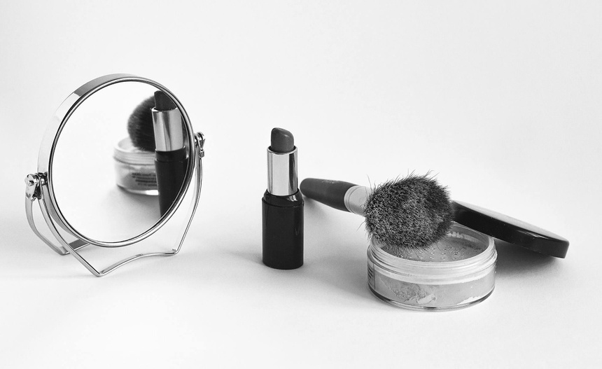 Skin care cơ bản tỉnh thức: Các thành phần hóa chất trong mỹ phẩm có tác dụng phụ hay không?