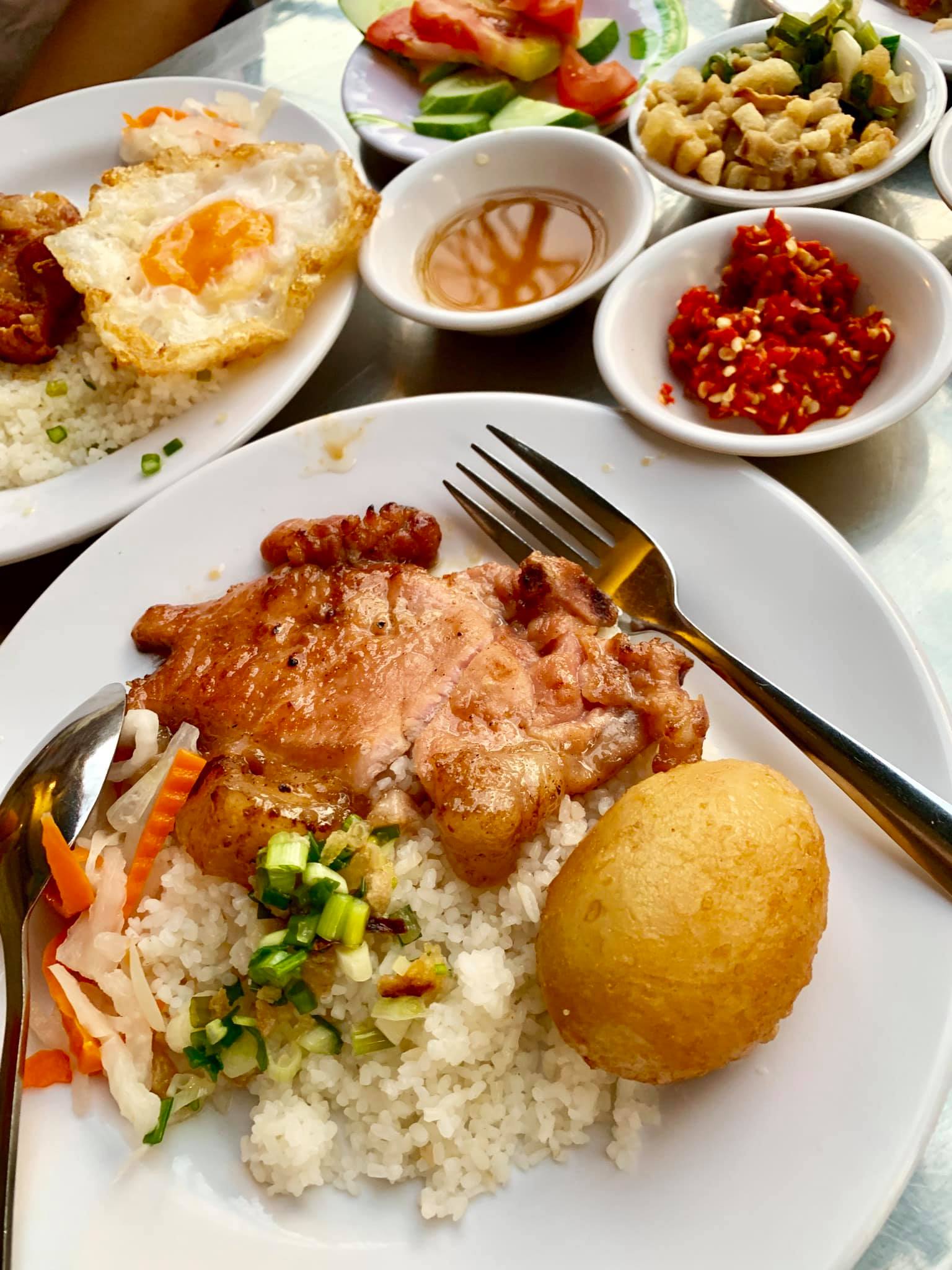 Kinh doanh đồ ăn vặt vỉa hè nên bán gì để mang đến lợi nhuận cao?
