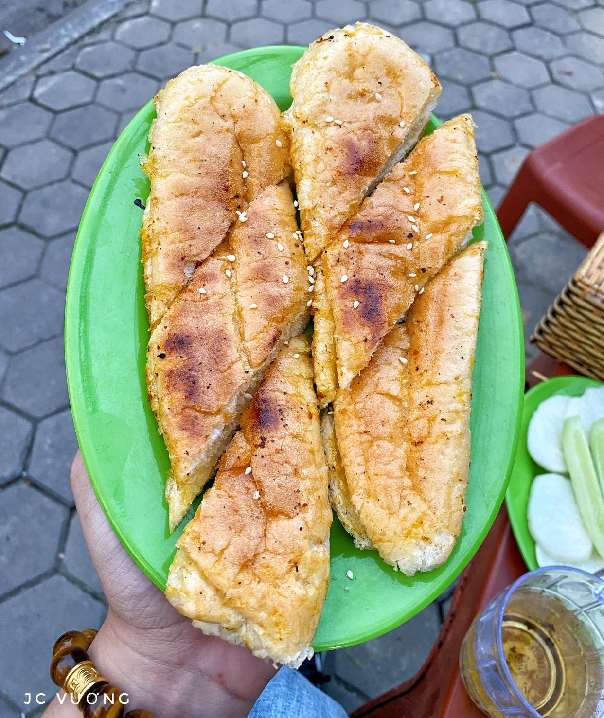 Kinh doanh đồ ăn vặt vỉa hè nên bán gì để mang đến lợi nhuận cao?