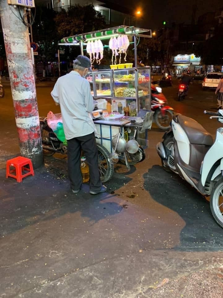 Kinh doanh đồ ăn vặt vỉa hè nên bán gì để mang đến lợi nhuận cao?