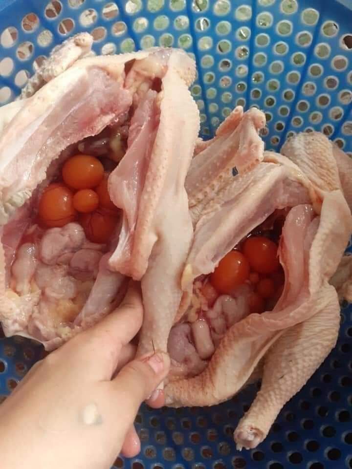 Gà ủ muối hoa tiêu da giòn, thịt hồng ngon từ gà vườn nhà ông Am