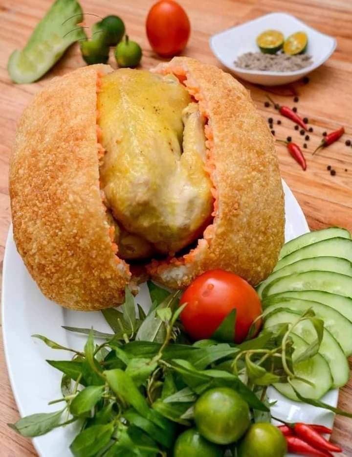 Gà ủ muối hoa tiêu da giòn, thịt hồng ngon từ gà vườn nhà ông Am