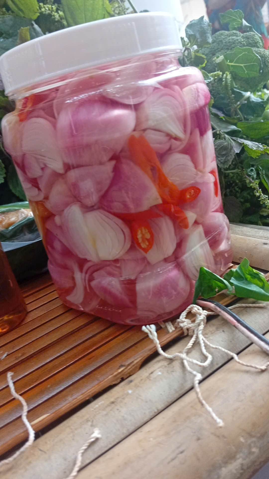 Hành Tím Chua Ngọt Nhà Vườn Tại Gia – Món Ăn Kèm 'Gây Nghiện' Cho Mọi Tín Đồ Bún Phở! 